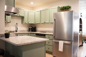 Mikroaaltouuni, uuni, liesi, astianpesukone