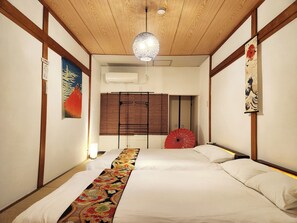 Desk, free WiFi, bed sheets - Namba 13 min｜6 min walk from station｜Wi-Fi｜Nintendo Switch｜48 m2 private house｜10 min walk from Tsutenkaku (大阪市)