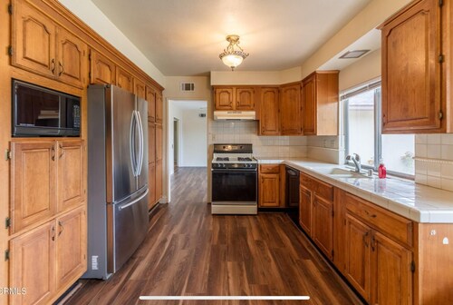 Magical Home w/ 6 amazing bedrooms & Sparkling pool! Relaxing & Family-friendly!