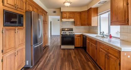 Magical Home w/ 6 amazing bedrooms & Sparkling pool! Relaxing & Family-friendly!