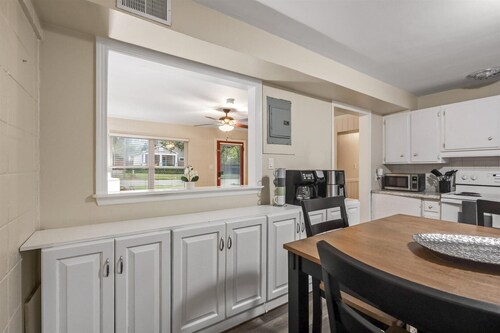 The Branches - Adorable 2 Bedroom Midtown Bungalow