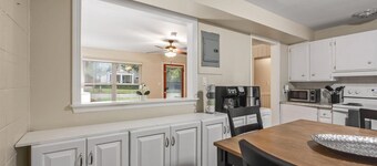 The Branches - Adorable 2 Bedroom Midtown Bungalow