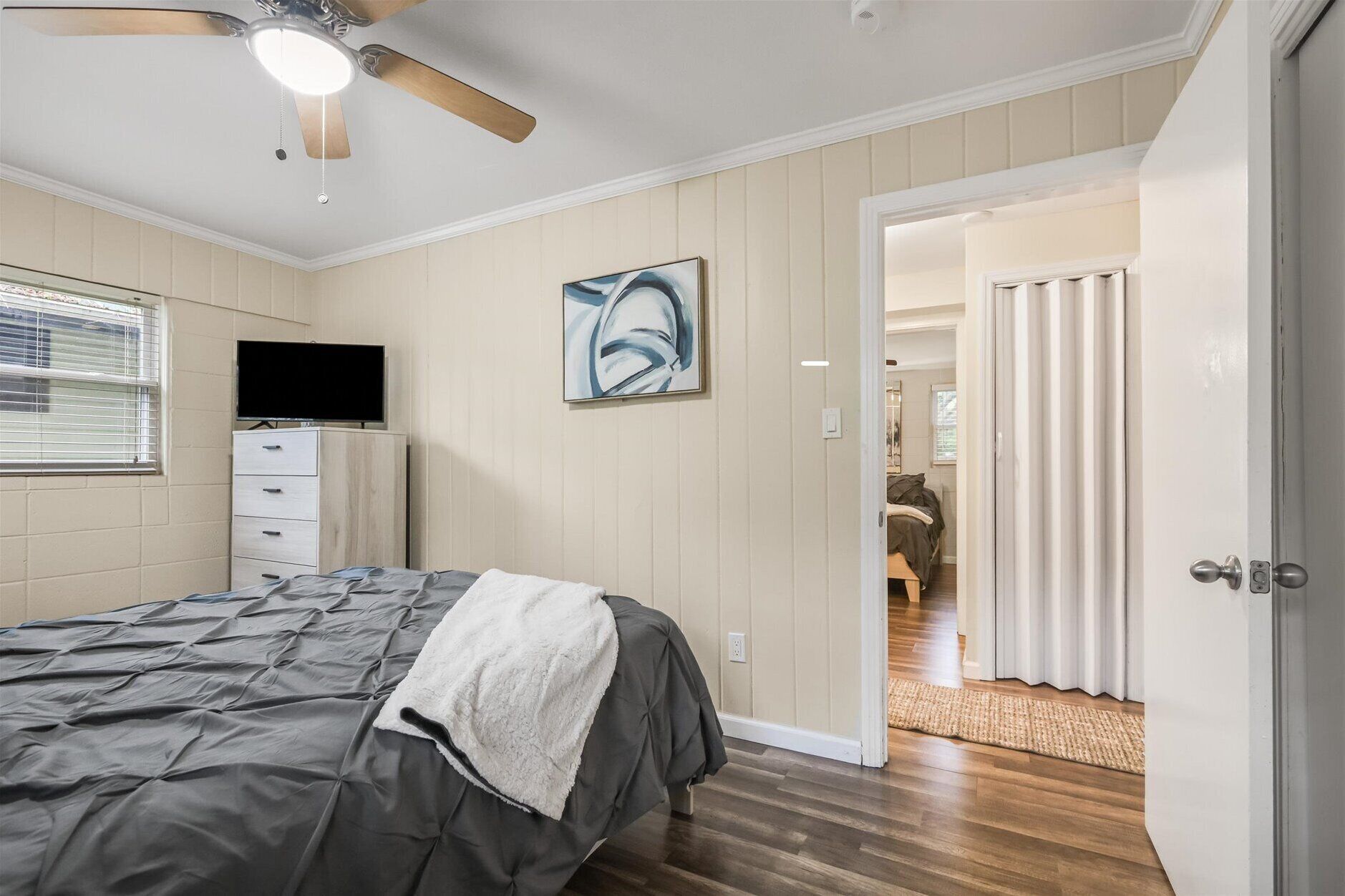 Fer et planche à repasser, Wi-Fi gratuit, draps fournis