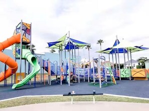 Children’s area - Walk to Beach Pet-Friendly + Gear + Sleeps 6 (Galveston)