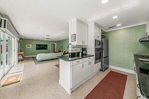 Interior - The Drift House, Walk to Beach and River! (Satellite Beach)