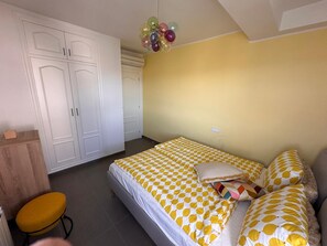 Strykjärn/strykbräda, internet och sängkläder