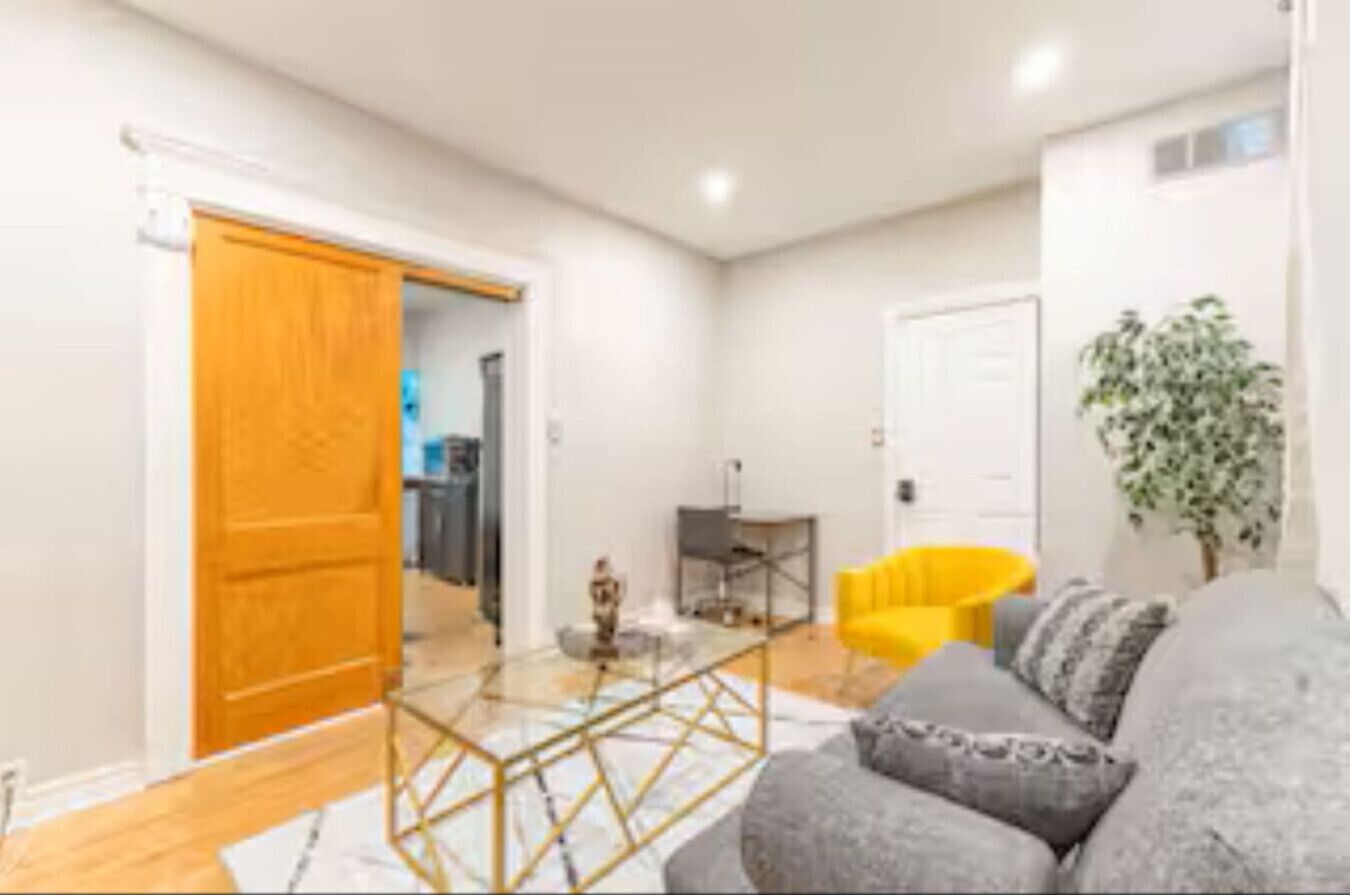 Televisión y chimenea 