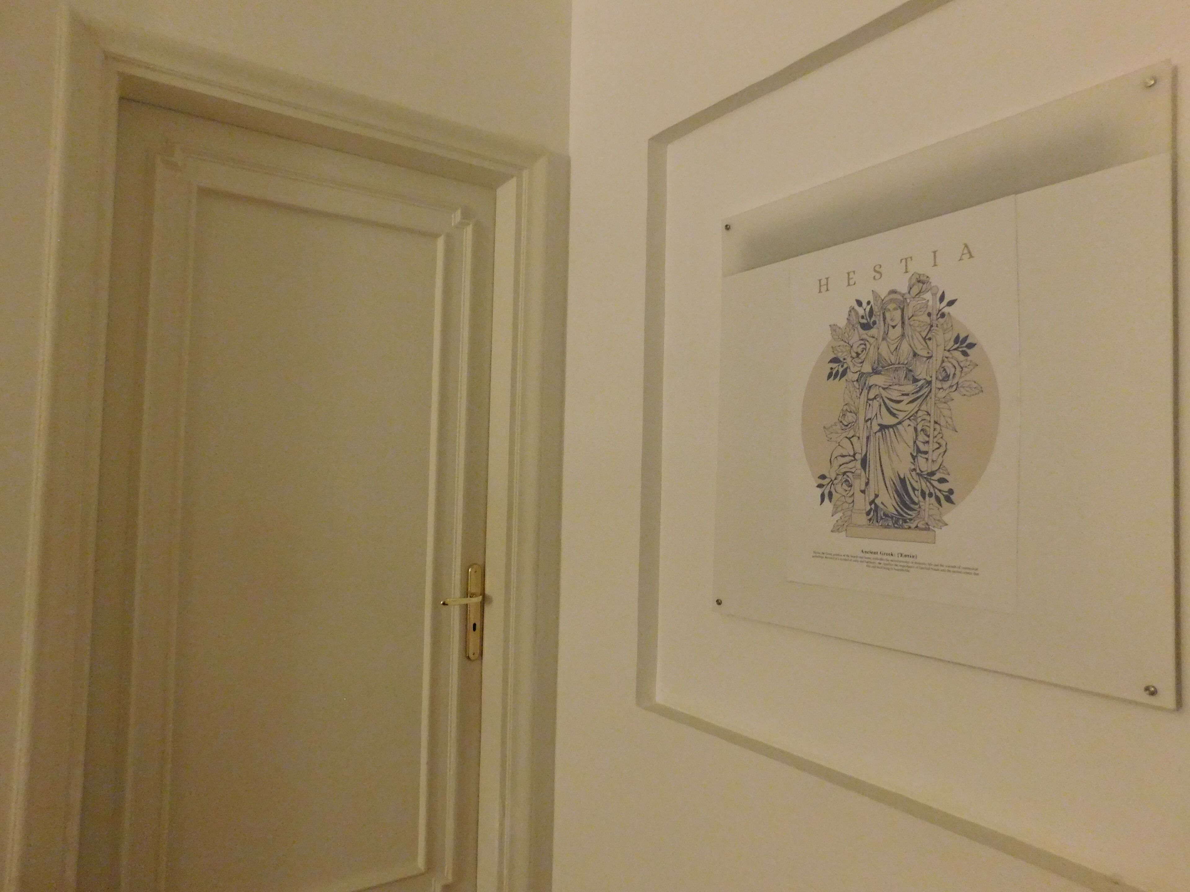 Habitación triple, balcón, vistas a la ciudad | Escritorio y wifi gratis