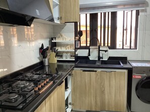 Private kitchen - Cosy 3-bedroom apartment with AC, Equipped kitchen & Wifi in Ogba, Ikeja, Lagos (IJAIYE, Ogba)