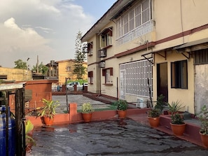 المنشأة من الخارج