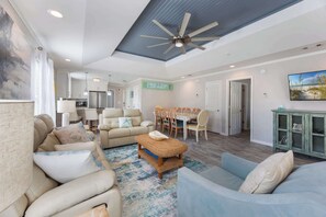 TV, offices - Emerald Escape-Pool Heat & Golf Cart Deals (Destin)