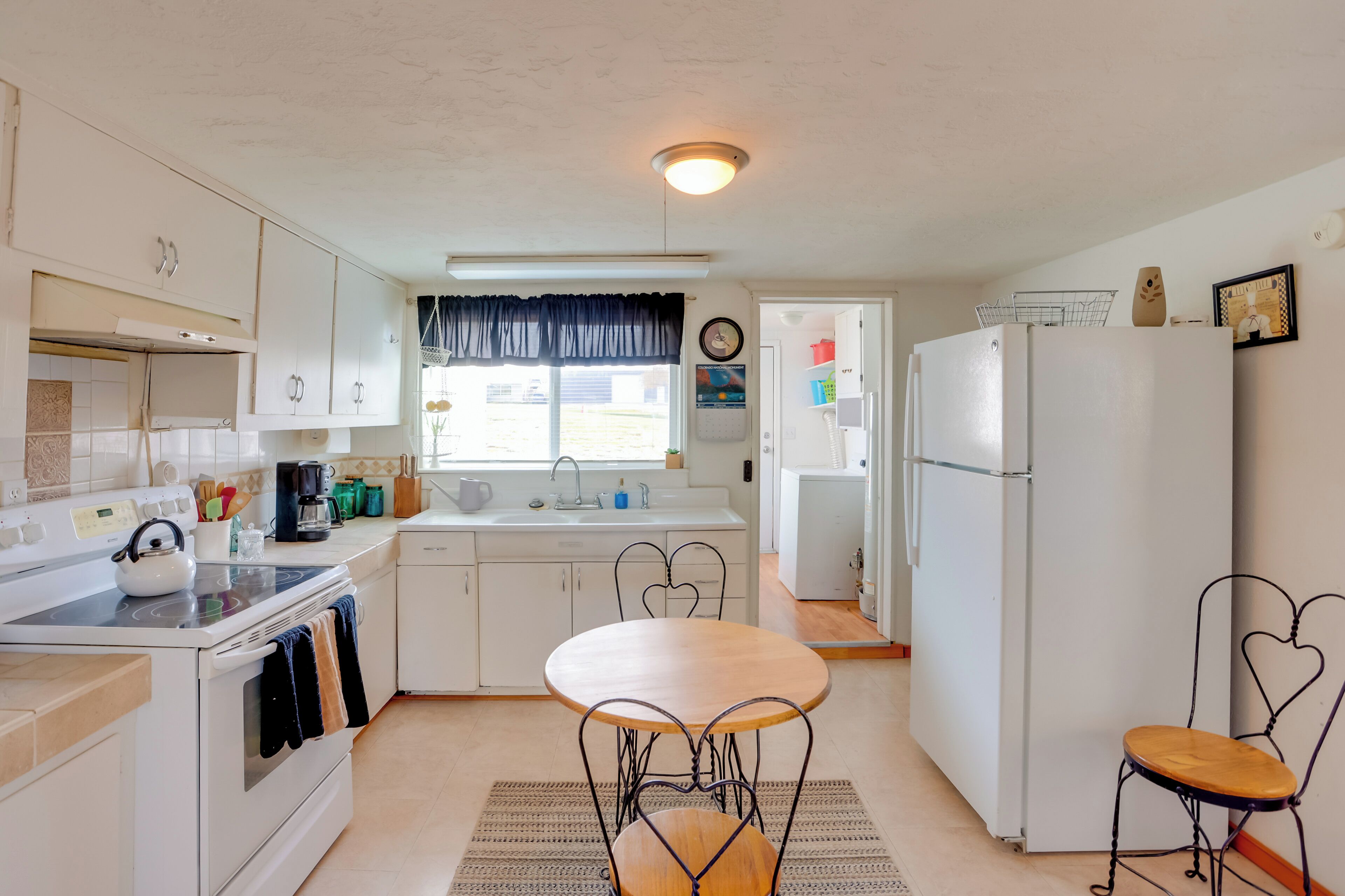 Frigorifero, microonde, piano cottura, macchina per tè/caffè