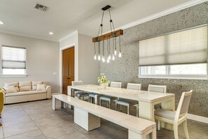 Dining - Heated Pool + Game Room! Seminole Family Getaway (Seminole)