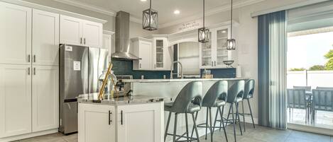 Fridge, microwave, stovetop, dishwasher