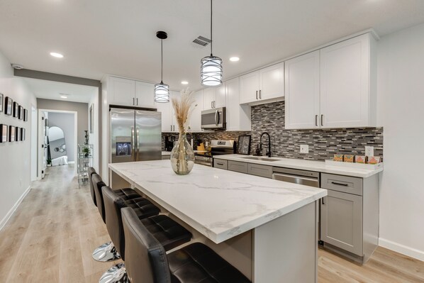 Fridge, microwave, stovetop, dishwasher