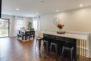Dining - Backyard Retreat! Extended Stay in Nashville (Nashville)