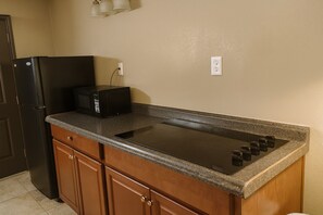 Frigorífico, horno, placa de cocina y cafetera o tetera