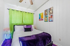 Iron/ironing board, free WiFi, bed sheets