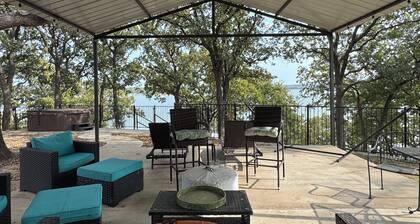 Lovely 3-bedroom house on Lake Nocona with direct private dock access