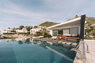 Marinhill High Luxury Property