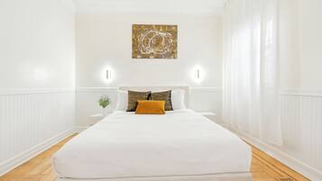 3 bedrooms, iron/ironing board, WiFi, bed sheets