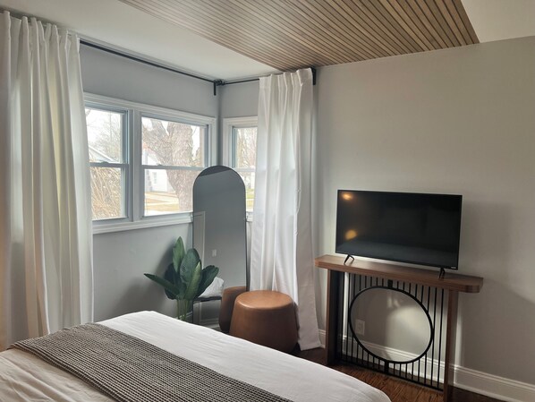 Iron/ironing board, WiFi, bed sheets