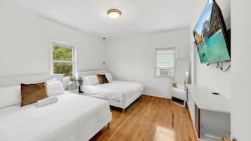 Bügeleisen/Bügelbrett, Internetzugang, Bettwäsche