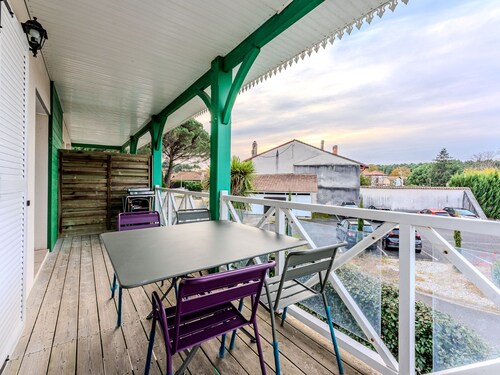 Appartement charmant avec piscine au 1er étage, proche centre et lac, 4 personnes