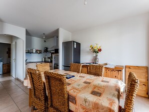 Dining - Charming apartment with pool, near center and lake, sleeps 4 (Sanguinet)