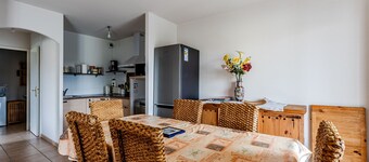 Charming apartment with pool, near center and lake, sleeps 4