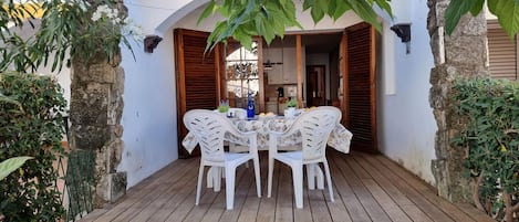 屋外ダイニングエリア