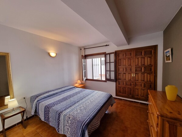 WiFi - Cozy apartment with terrace 400m from the beach (L'Escala)