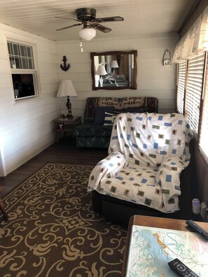 TV - Spacious 4-bedroom house in superb Bean Station with AC (Bean Station)