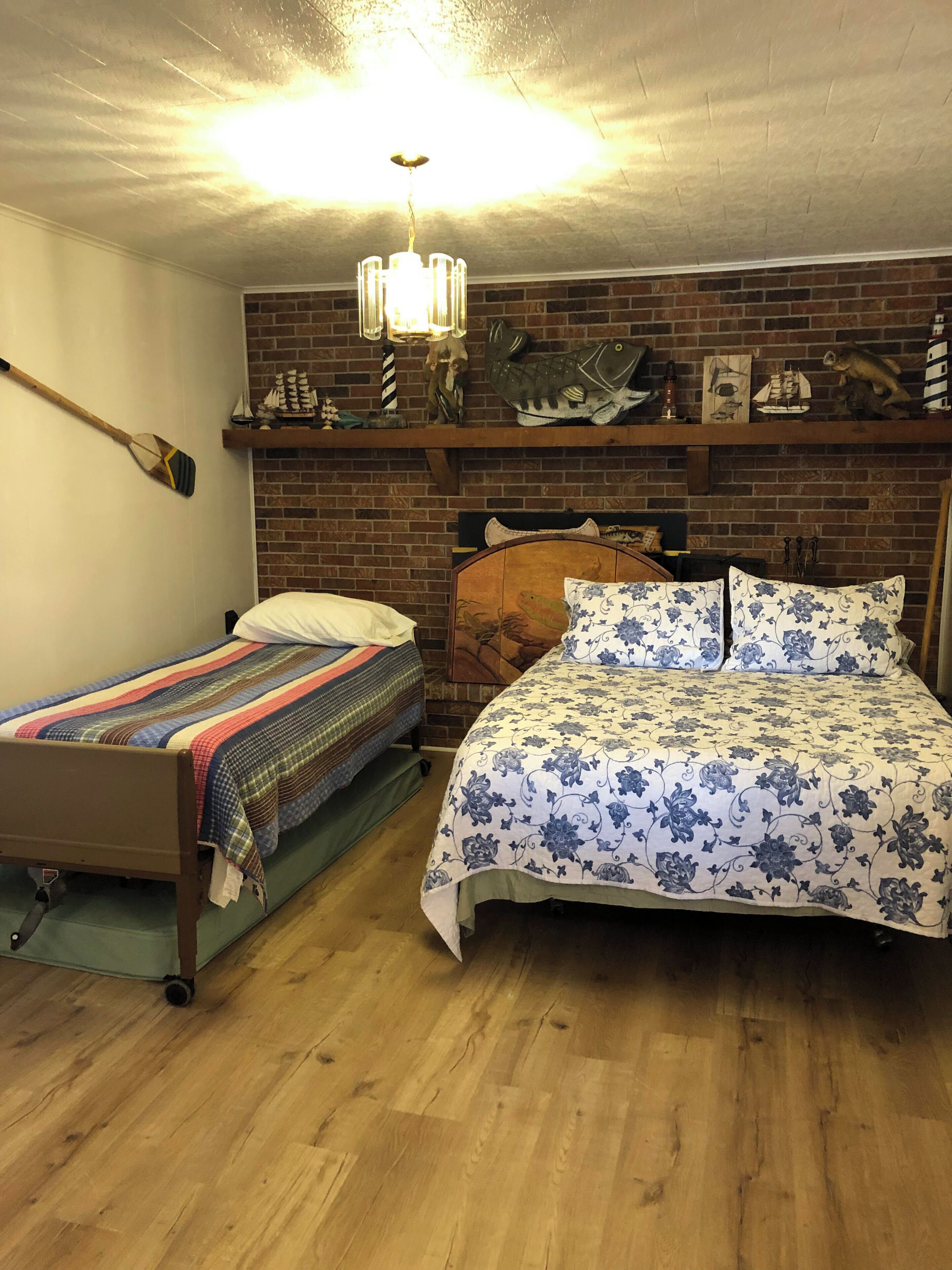 4 bedrooms, iron/ironing board, free WiFi, bed sheets