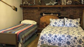 4 bedrooms, iron/ironing board, free WiFi, bed sheets