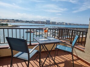Outdoor dining - Studio 200m from Riells beach, perfect for couples (L'Escala)