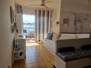 TV - Studio 200m from Riells beach, perfect for couples (L'Escala)