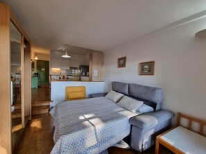 Interior - Charming and Bright Studio Near the Beach in L'Escala (L'Escala)