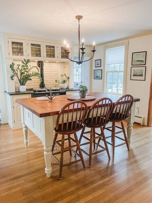 Dining - A rambling farmhouse, now a modern and comfortable sanctuary for you to enjoy! (Harpswell)
