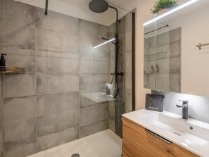 Hair dryer, towels - Spacious apartment with parking and pets allowed, near Chamonix (Chamonix-Mont-Blanc)