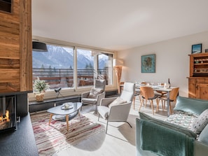TV, fireplace - Spacious apartment with parking and pets allowed, near Chamonix (Chamonix-Mont-Blanc)