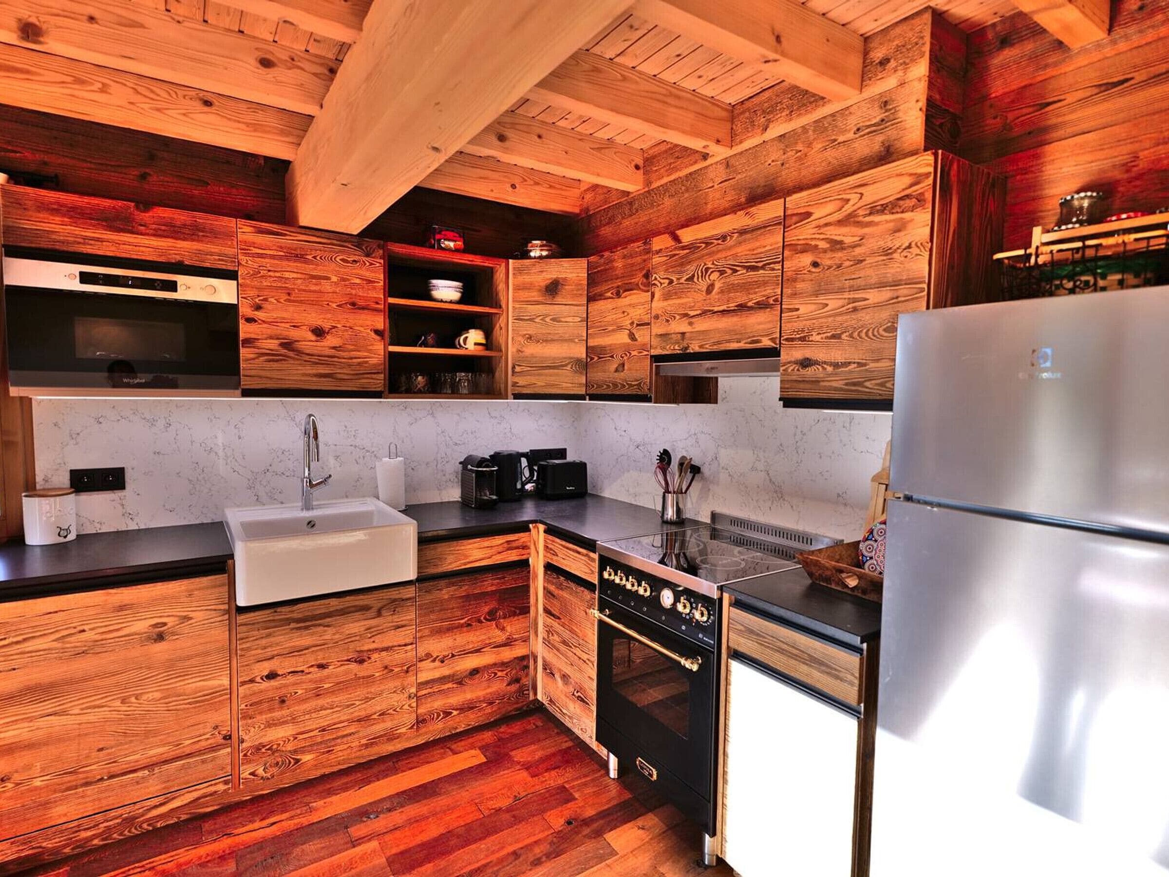 Kühlschrank, Mikrowelle, Ofen, Geschirrspüler