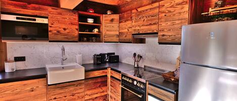 Réfrigérateur, micro-ondes, four, lave-vaisselle