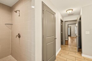 Towels, soap, shampoo, toilet paper - The Compound - A Luxurious Midtown Townhome (Tallahassee)