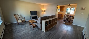 Serene 2-bedroom townhome in charming Spanaway perfect for relaxing