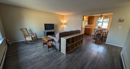 Serene 2-bedroom townhome in charming Spanaway perfect for relaxing