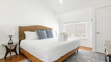 2 bedrooms, iron/ironing board, internet