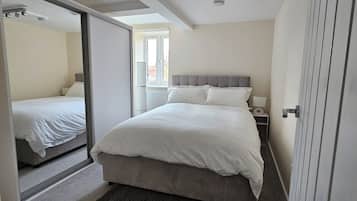 Iron/ironing board, WiFi, bed sheets