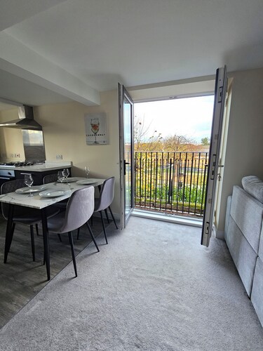 Pancinos Guest-House.
Modern Apartment in Newmarket High Street