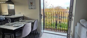 Pancinos Guest-House.
Modern Apartment in Newmarket High Street